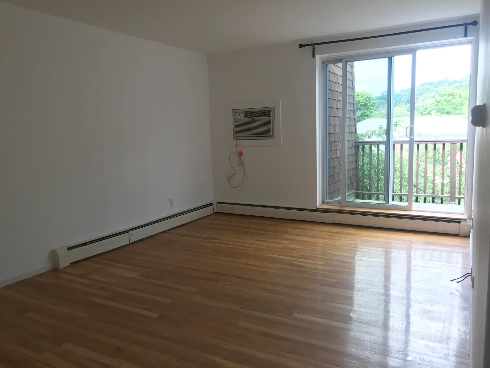 Building Photo - 142 Kenrick St