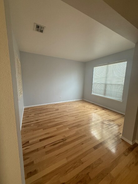 Building Photo - 5521 Paloma Ct