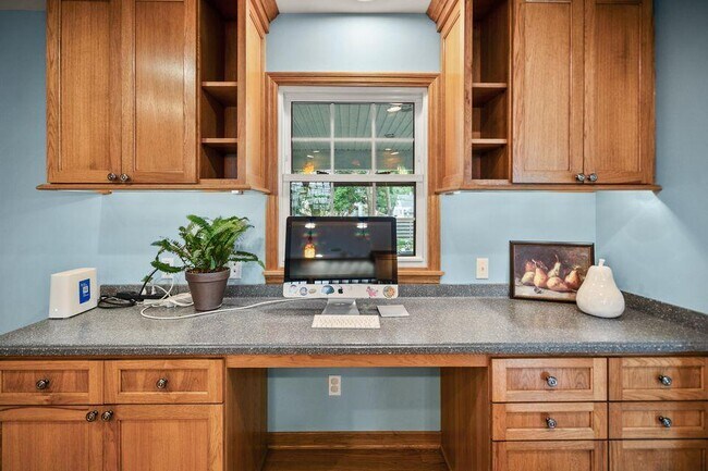 Building Photo - 5160 N Kent Ave