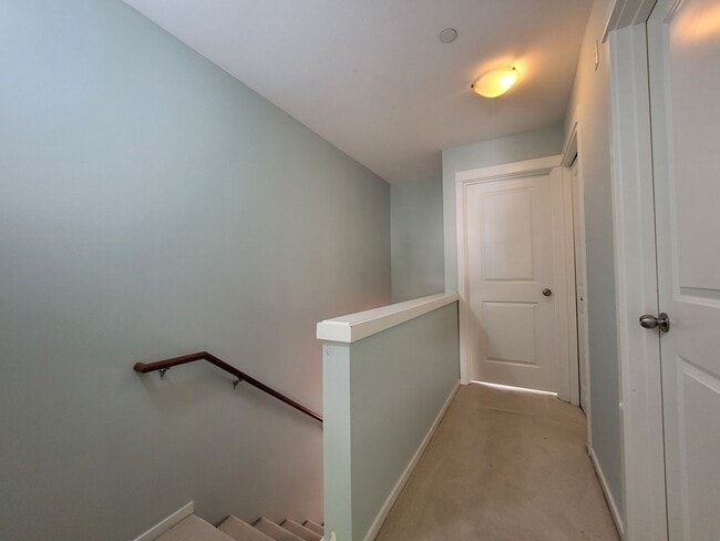 Building Photo - 22653 NE Alder Crest Ln