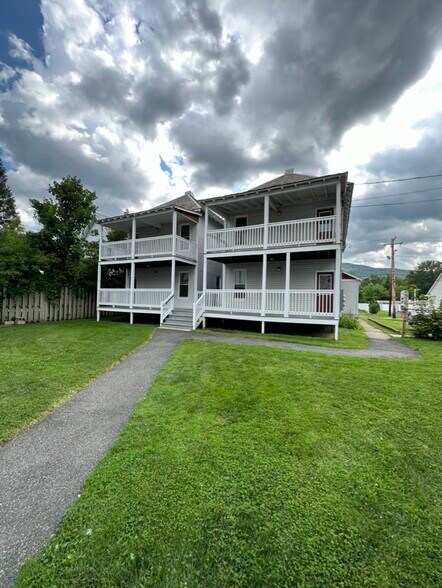 Rear Entry - 262 Ashland St