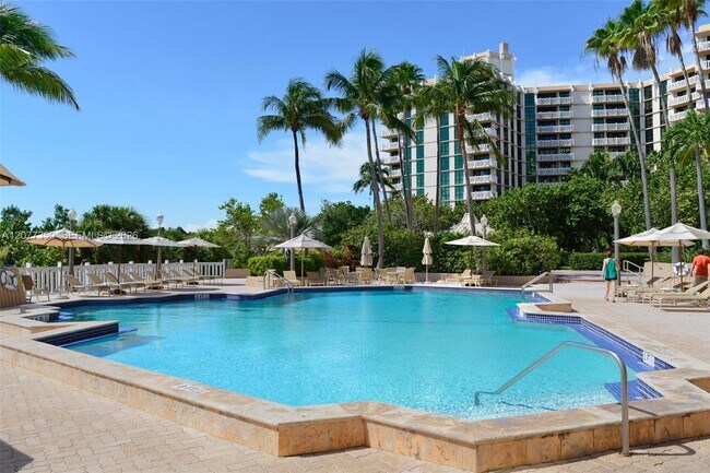 Building Photo - 1121 Crandon Blvd