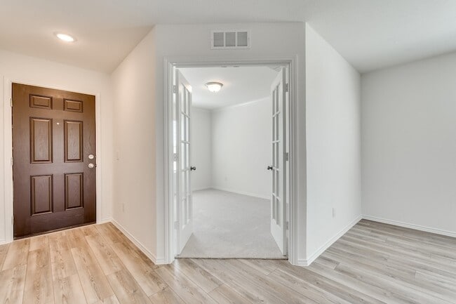 Building Photo - 16048 Isles Dr