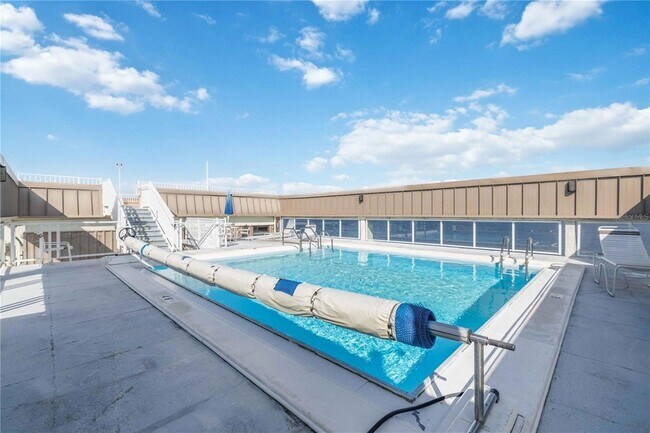 Building Photo - 1500 Park Beach Cir