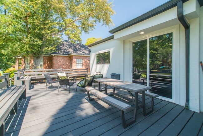 Building Photo - 3103 Hemingway Dr