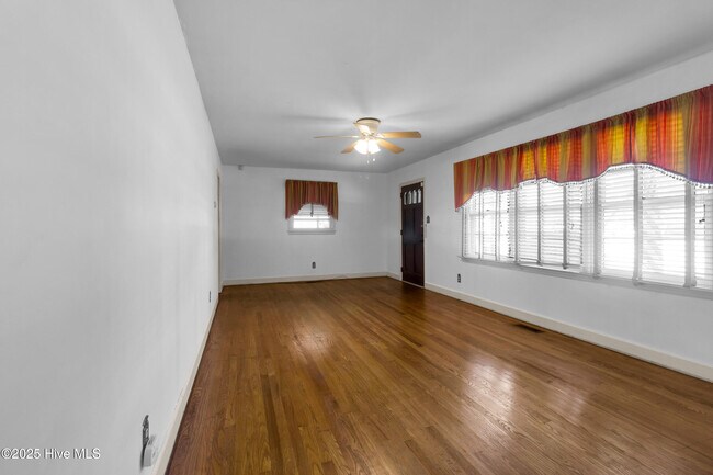 Building Photo - 2307 Woodland Ave