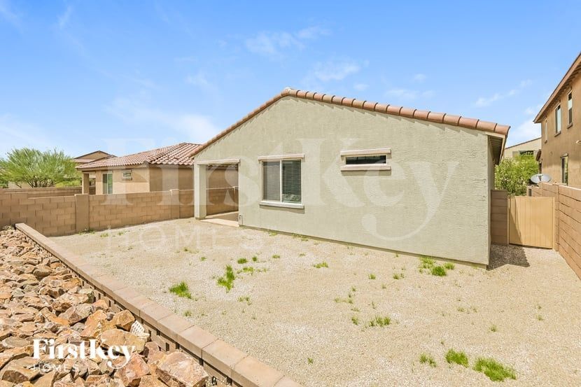 Building Photo - 14216 E Axle Dr