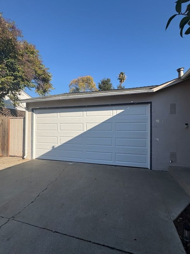 Building Photo - Classic 3bd/2ba single story in Livermore ...