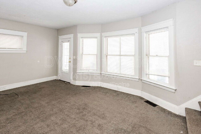 Building Photo - 3390 E 135th St