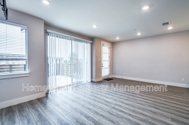 Building Photo - 2624 La Cumbre Wy