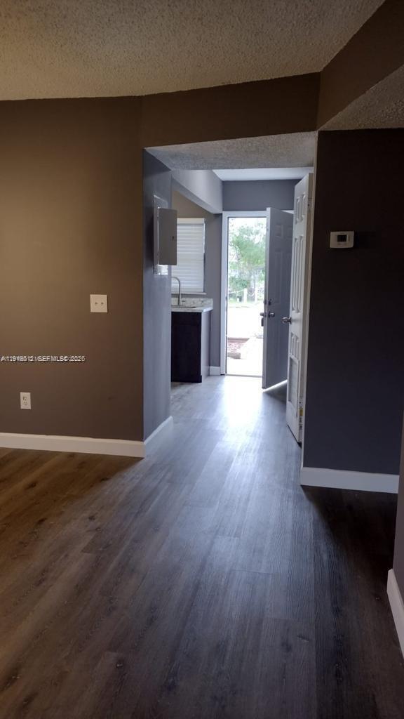 Building Photo - 617 Ixoria Ave