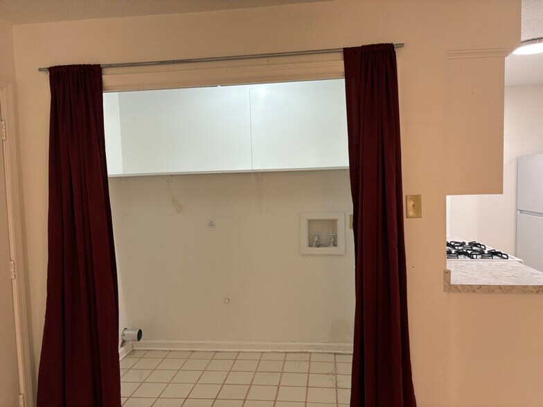 Building Photo - 232 Hilda St