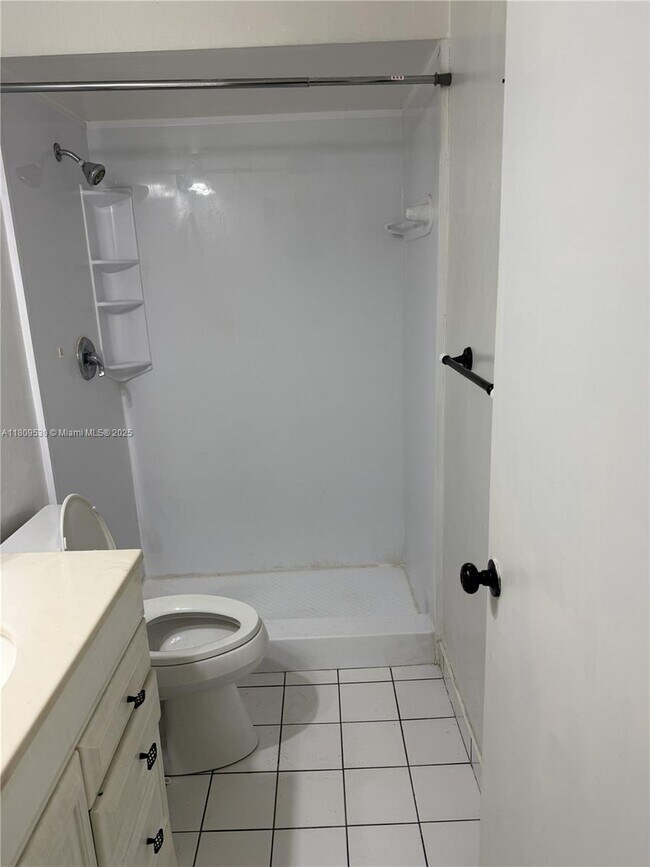 Building Photo - 1420 SW 28th Ave