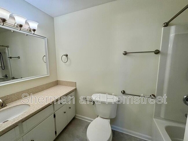 Building Photo - 210 Foxdale Dr