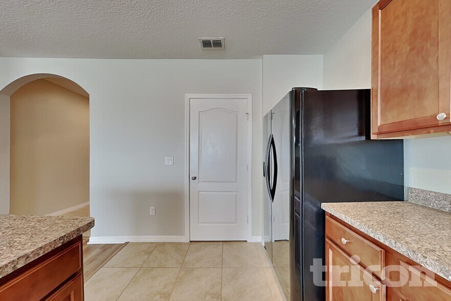 Building Photo - 991 Summer Glen Dr