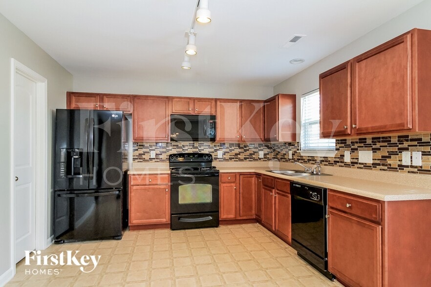Building Photo - 667 Field Crossing Ct