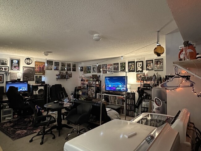 Building Photo - 36 Country Walk Dr