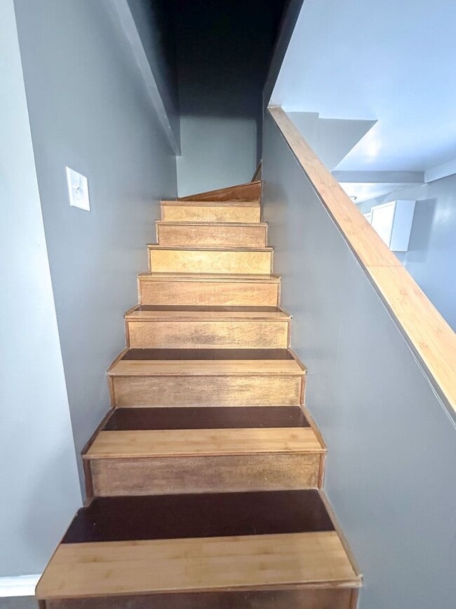 Building Photo - 3 bedroom 2 bath