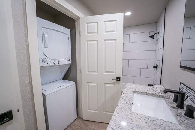 Building Photo - Texas Oaks