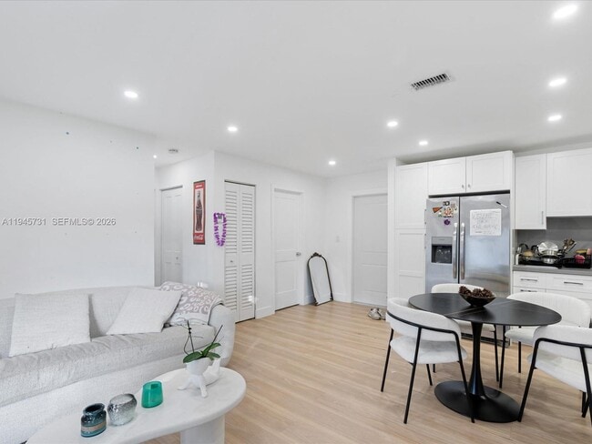 Building Photo - 6510 SW 59th Pl