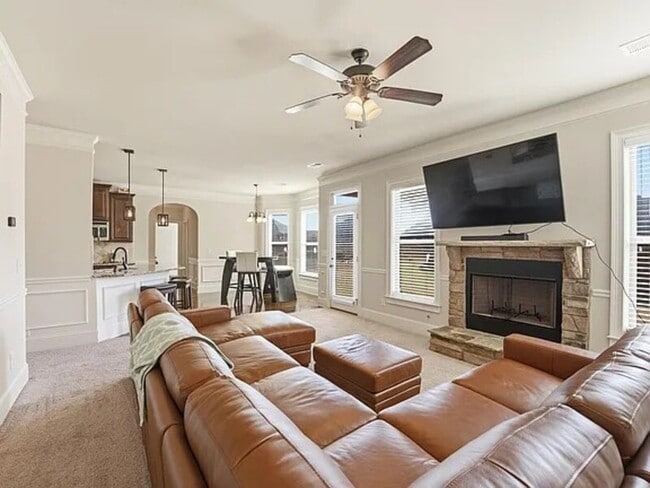 Building Photo - 8 Hillfoots Ct