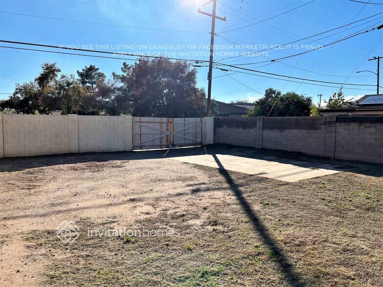 Building Photo - 400 N Sunset Dr