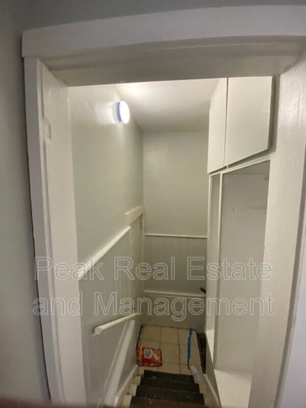 Building Photo - 816 Kensington Ave SW