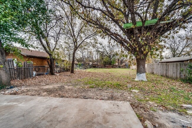 Building Photo - 2110 Aggie Dr