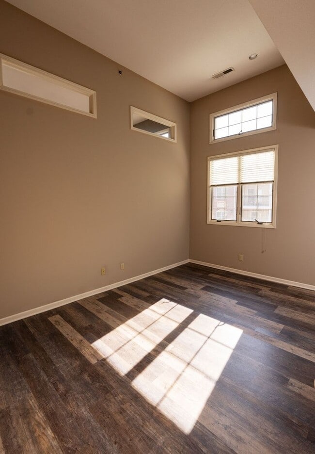 Building Photo - 1BR/1BA, Cherry Hill, Upscale Loft with Balcony!