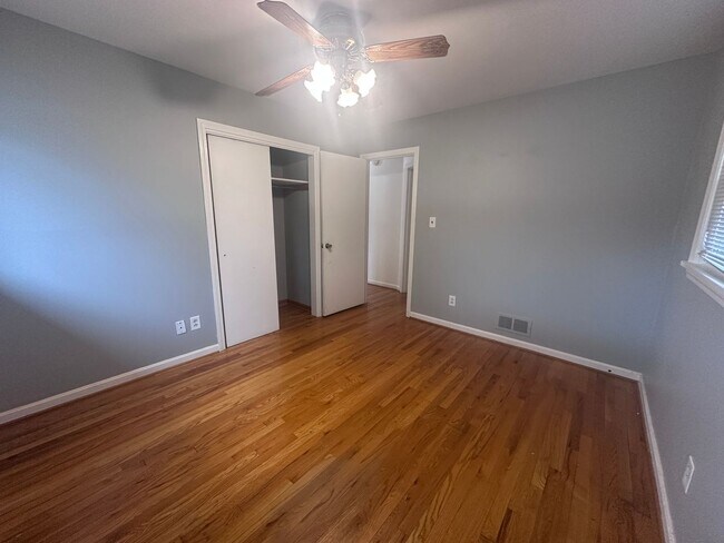 Building Photo - 3 bed, 2 full bath House in 40218 - $2,000/month