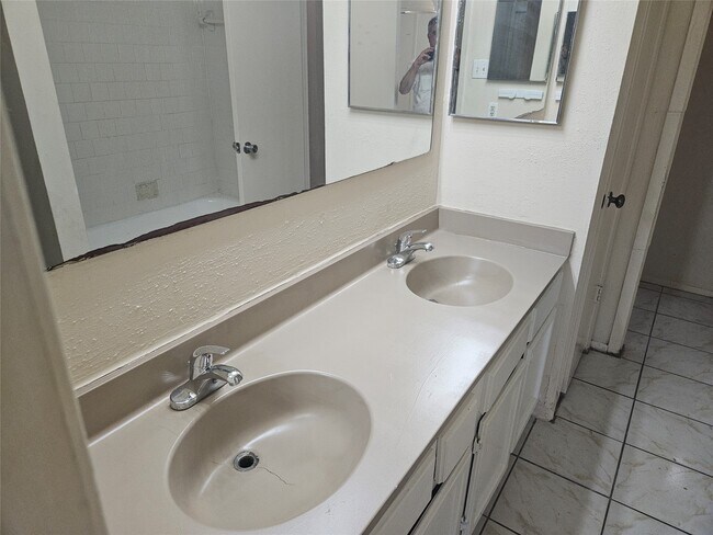 Building Photo - 18539 Lippizaner Dr