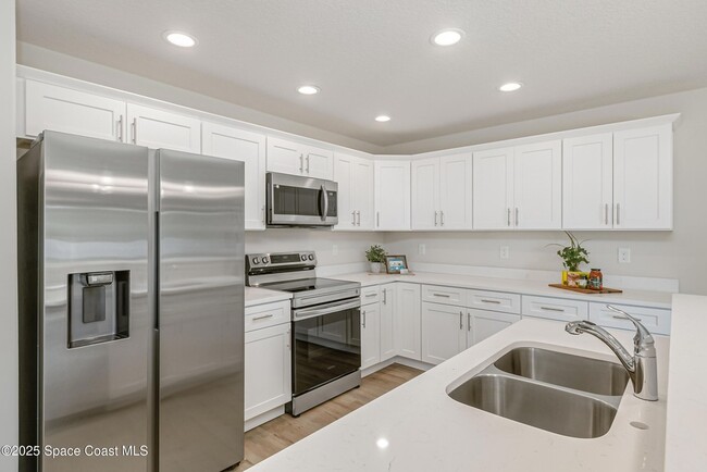 Building Photo - 177 Hidden Woods Pl