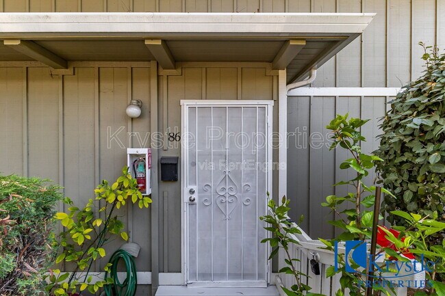 Building Photo - 138 Warwick Dr