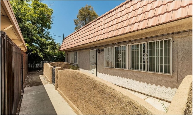 Building Photo - 1715 W Clinton Ave