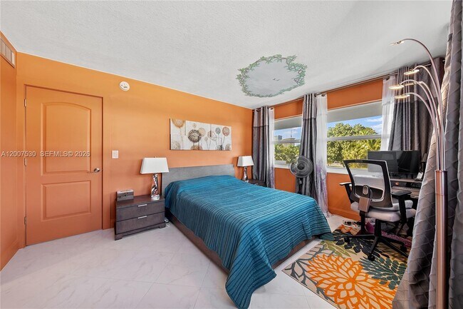 Building Photo - 470 Paradise Isle Blvd