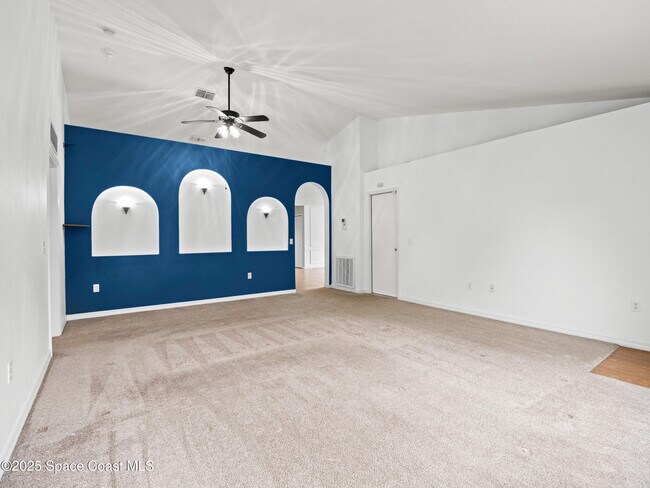 Building Photo - 380 Courtney St