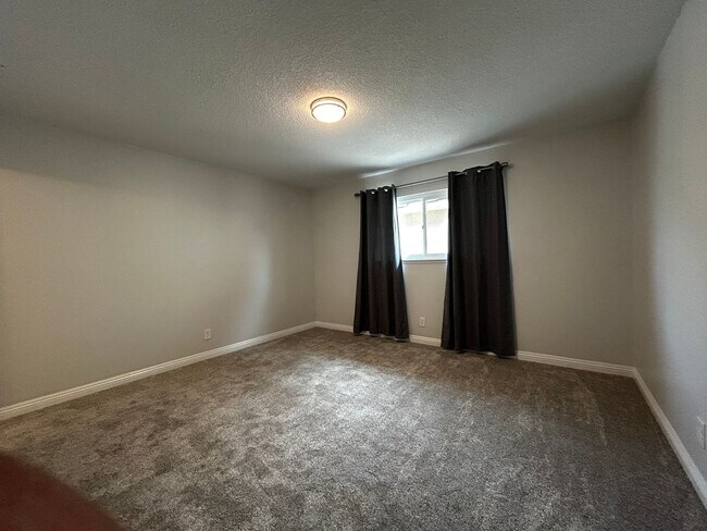 Building Photo - Beautifully Remodeled 3-Bedroom Home for Lease in a Highly Desirable Neighborhood