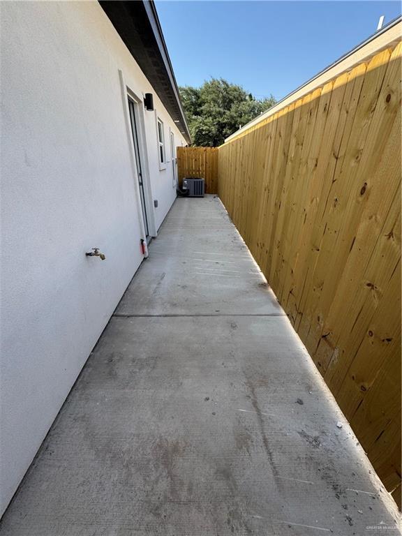 Building Photo - 2109 Dragonfly St