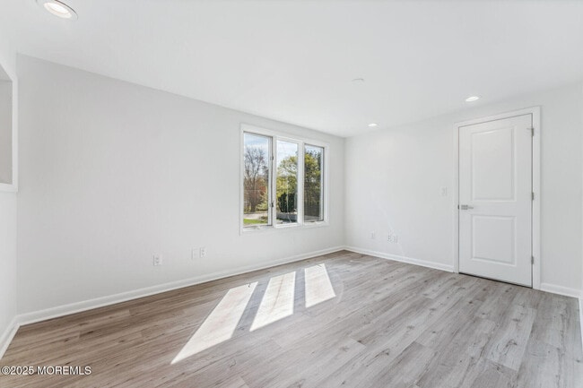 Building Photo - 94 Monmouth Rd