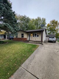 Building Photo - Beautiful 3 Bedroom 1 Bath home with finis...