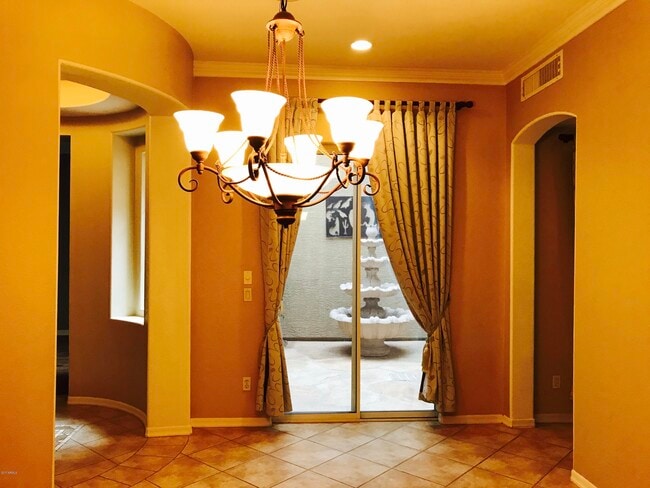 Building Photo - 1150 W Silver Creek Rd