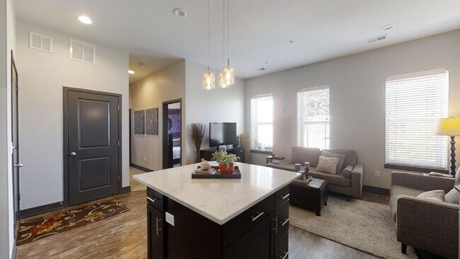 Building Photo - Beautiful Loft Apartment in the Heart of D...