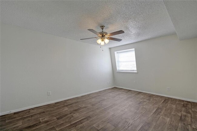 Building Photo - 1825 Wooten Park Dr