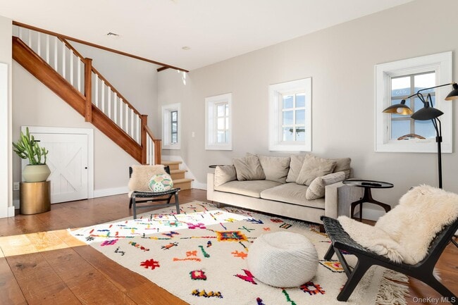 Building Photo - 291 Roaring Brook Rd