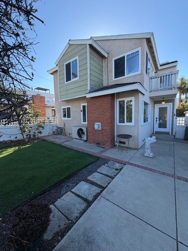 Building Photo - 731-33 Beryl St