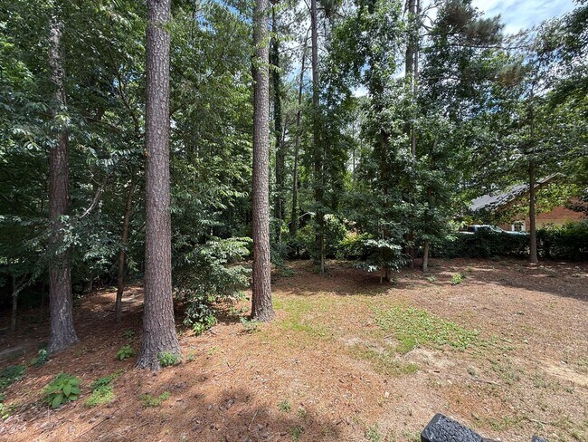 Building Photo - **OFFERING RENT PROMOTION FOR FIRST 6 MONT...