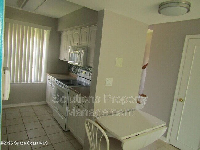 Building Photo - 910 S Colonial Ct