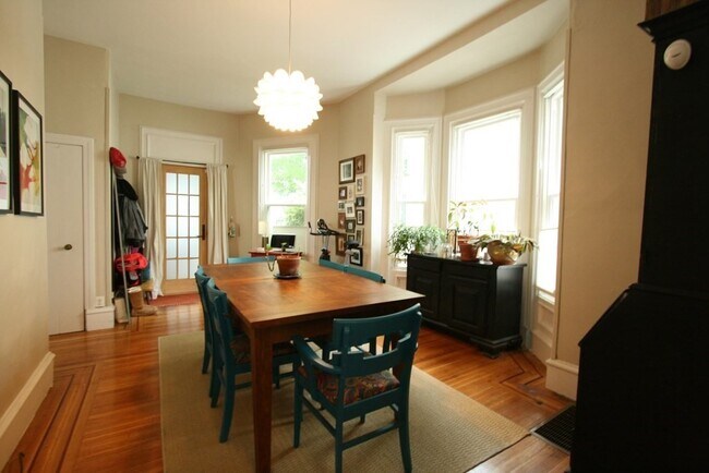 Building Photo - 40 Brastow Ave