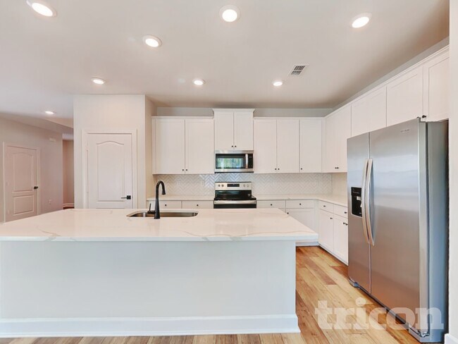 Building Photo - 895 Morgans Treasure Rd