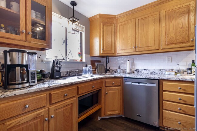 Building Photo - 406 Cedar Hollow Dr